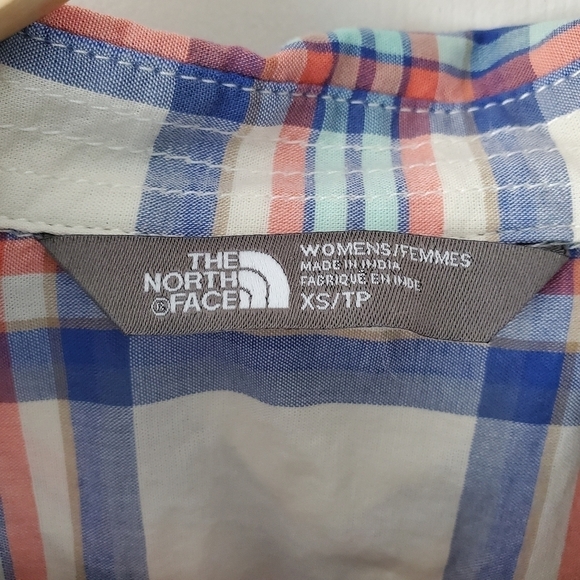 EUC The North Face Lightweight Shirt White Blue Red Roll Tab Sleeve Button Up XS - Picture 4 of 6